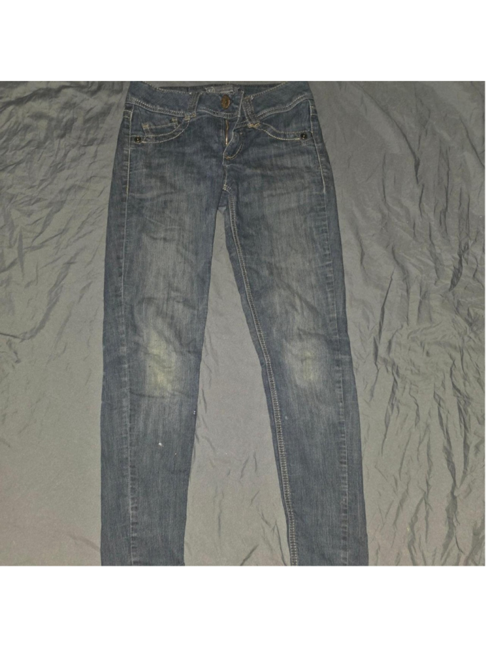Wit & Wisdom low rise skinny jeans in size 0 #lowrise #denim little tiny stain o